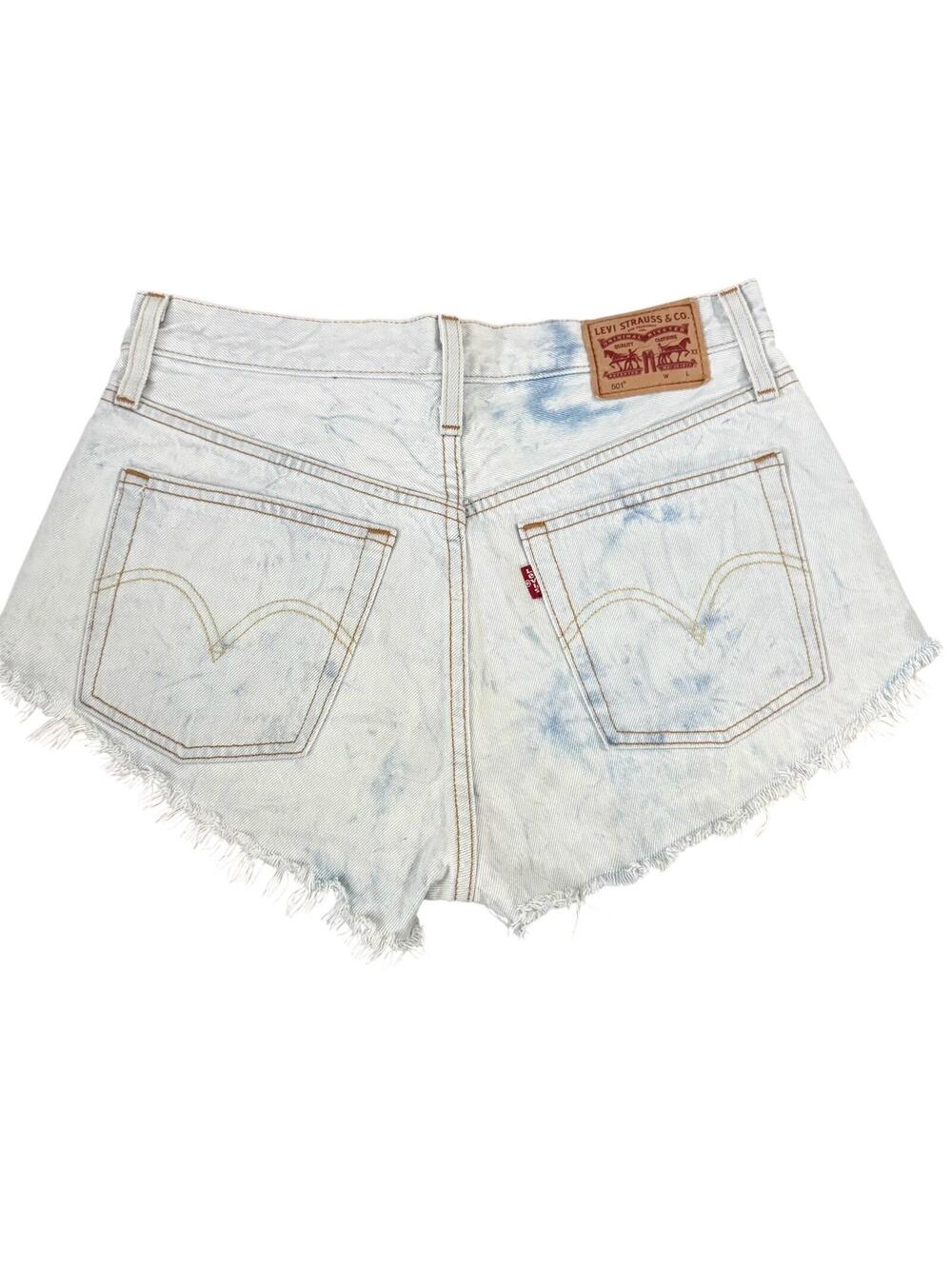 Levi's Distressed Denim High-Waisted Short Shorts 5 Button up 501  Levis W28s